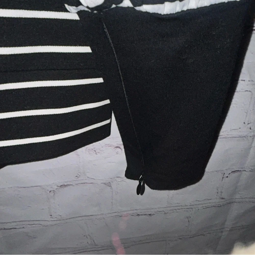 Karen Millen Black and White Top women’s size 6‎ - Picture 6 of 8